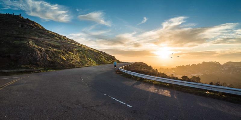 从军事到户外:战术装备与生存工具的跨界进化