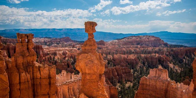 从军事服饰到生存工具：轻量化炉头、钛锅与燃料系统的户外炊具革命