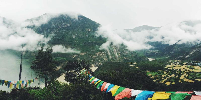 从军迷到岩壁：黑狼帮军事风攀岩装备的安全认证与实战使用规范