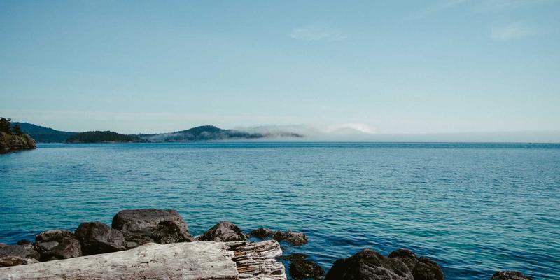 从军迷用品到生存艺术：专业户外装备的战术基因与实用哲学