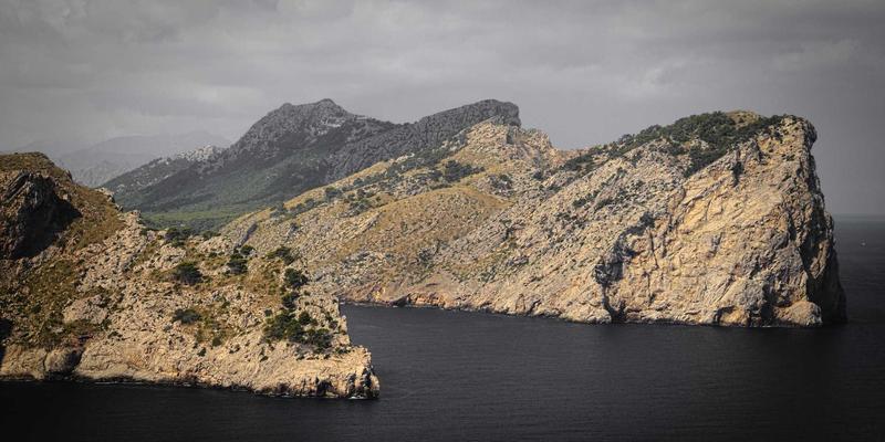 战术装备与军迷文化：从专业装备到黑狼帮现象的全景解读