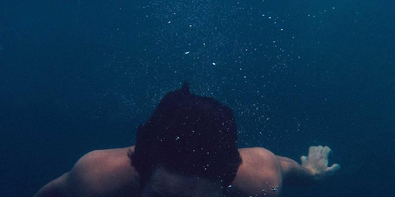 野外垂钓装备进阶指南：从露营装备到生存工具的全面升级