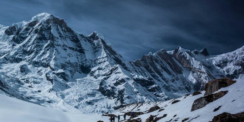 长途骑行生存指南：从驮包系统到战术装备的全面规划，揭秘黑狼帮的骑行智慧